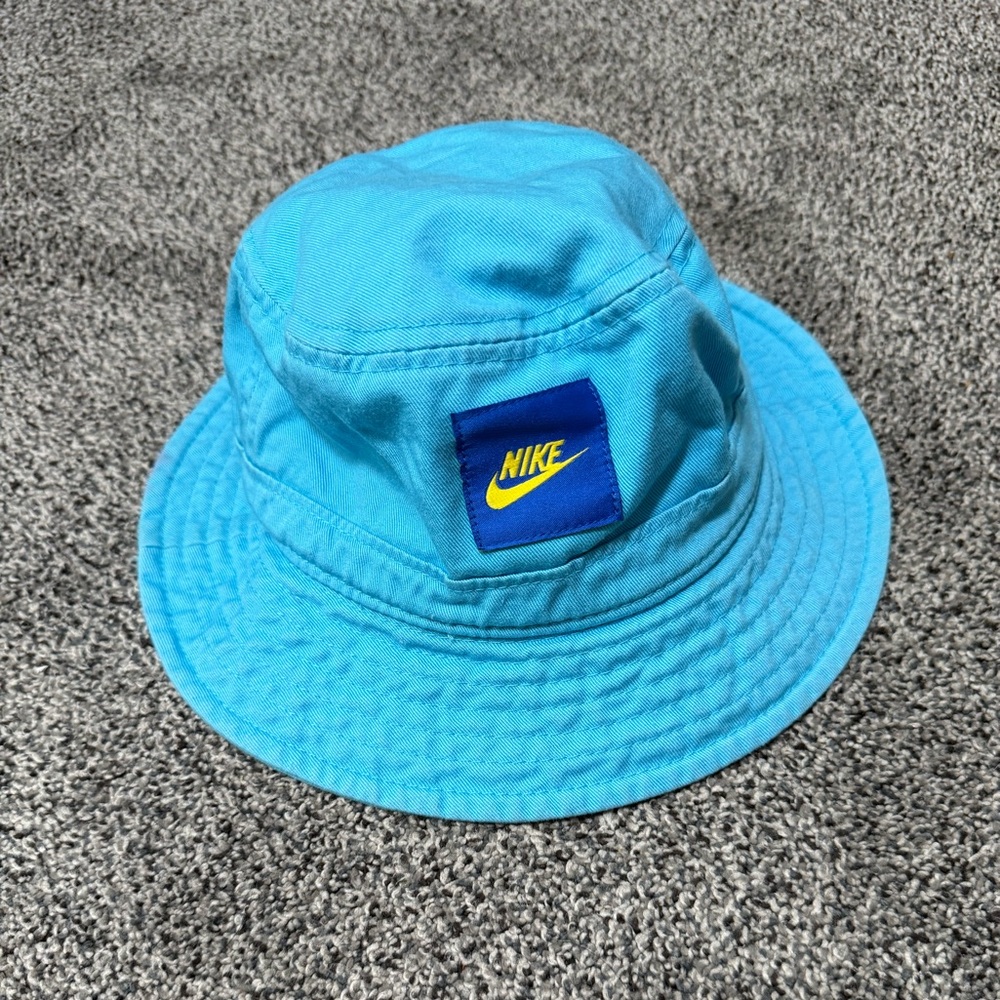 Nike bucket hat